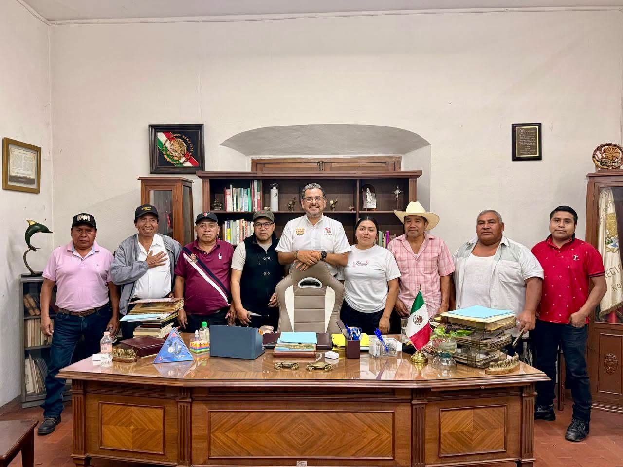 Mesa de diálogo con representantes